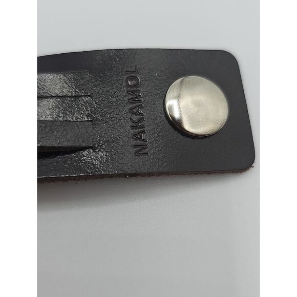 NAKAHOL leather strands adorned with freshwater pearls and gold-toned ACCENTS - Picture 7 of 16